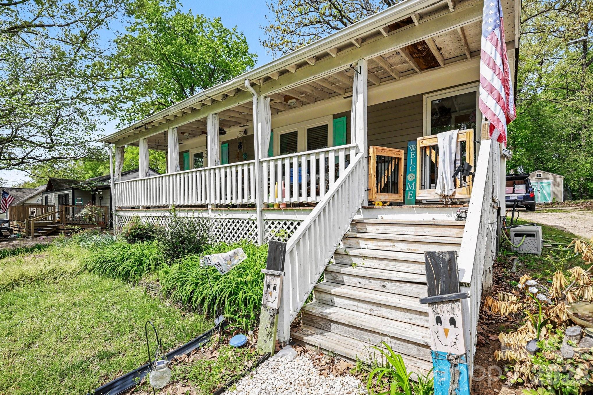 403 Oakdale Avenue Kannapolis NC 28083