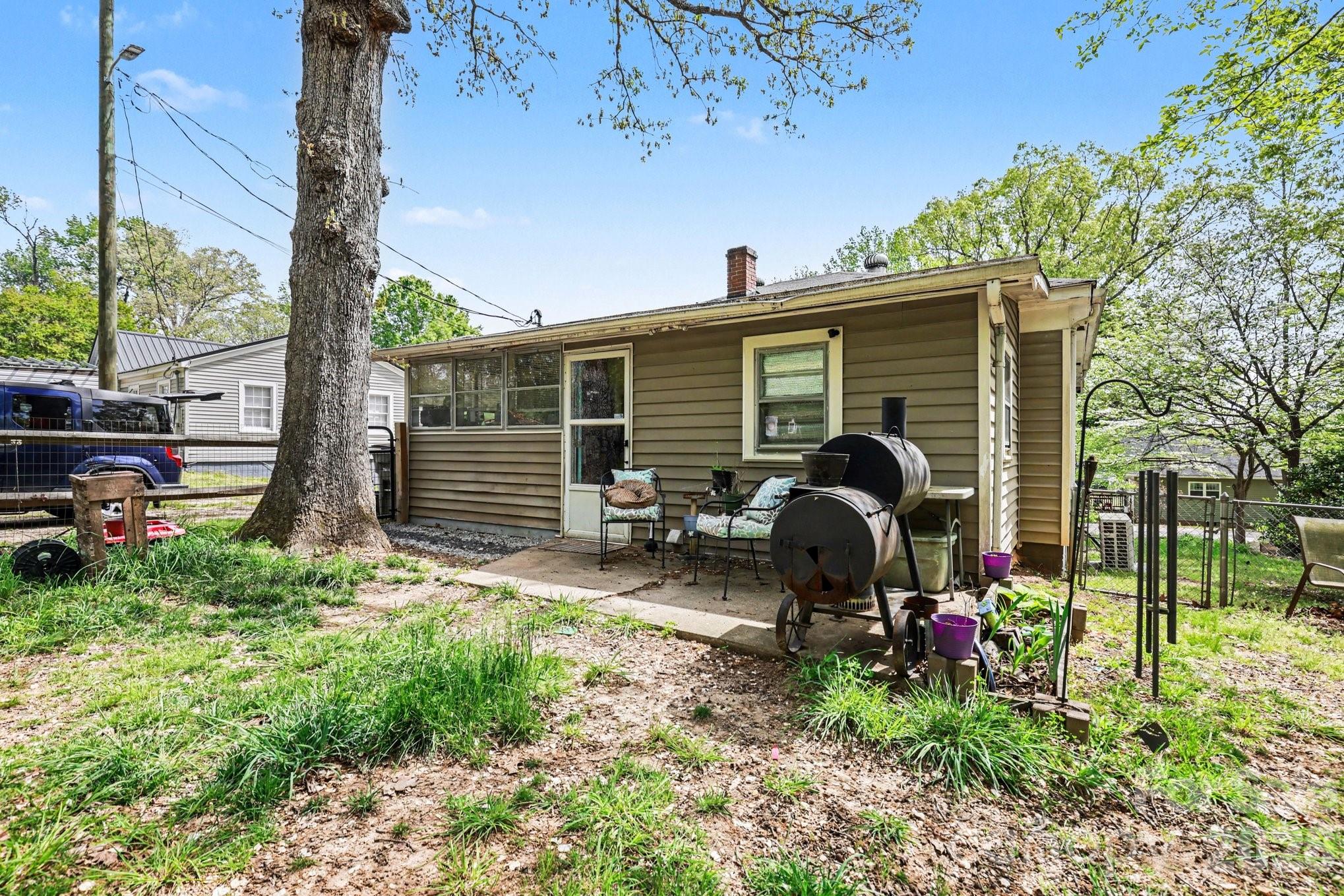 403 Oakdale Avenue Kannapolis NC 28083