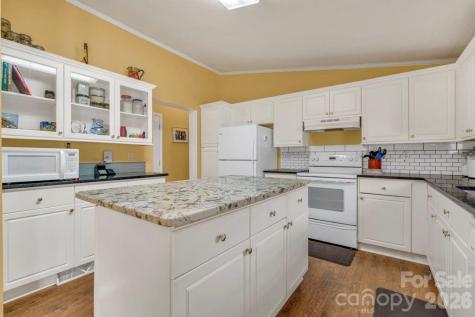 401 Lynn Gap Road Spruce Pine NC 28777