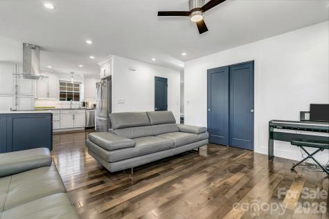 215 E Oakview Road Asheville NC 28806