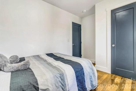 215 E Oakview Road Asheville NC 28806