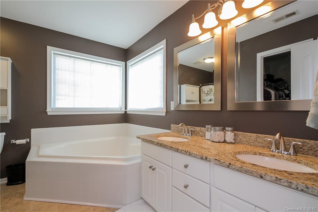 10111 Glencrest Drive Huntersville NC 28078
