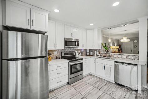 5909 Cougar Lane Charlotte NC 28269