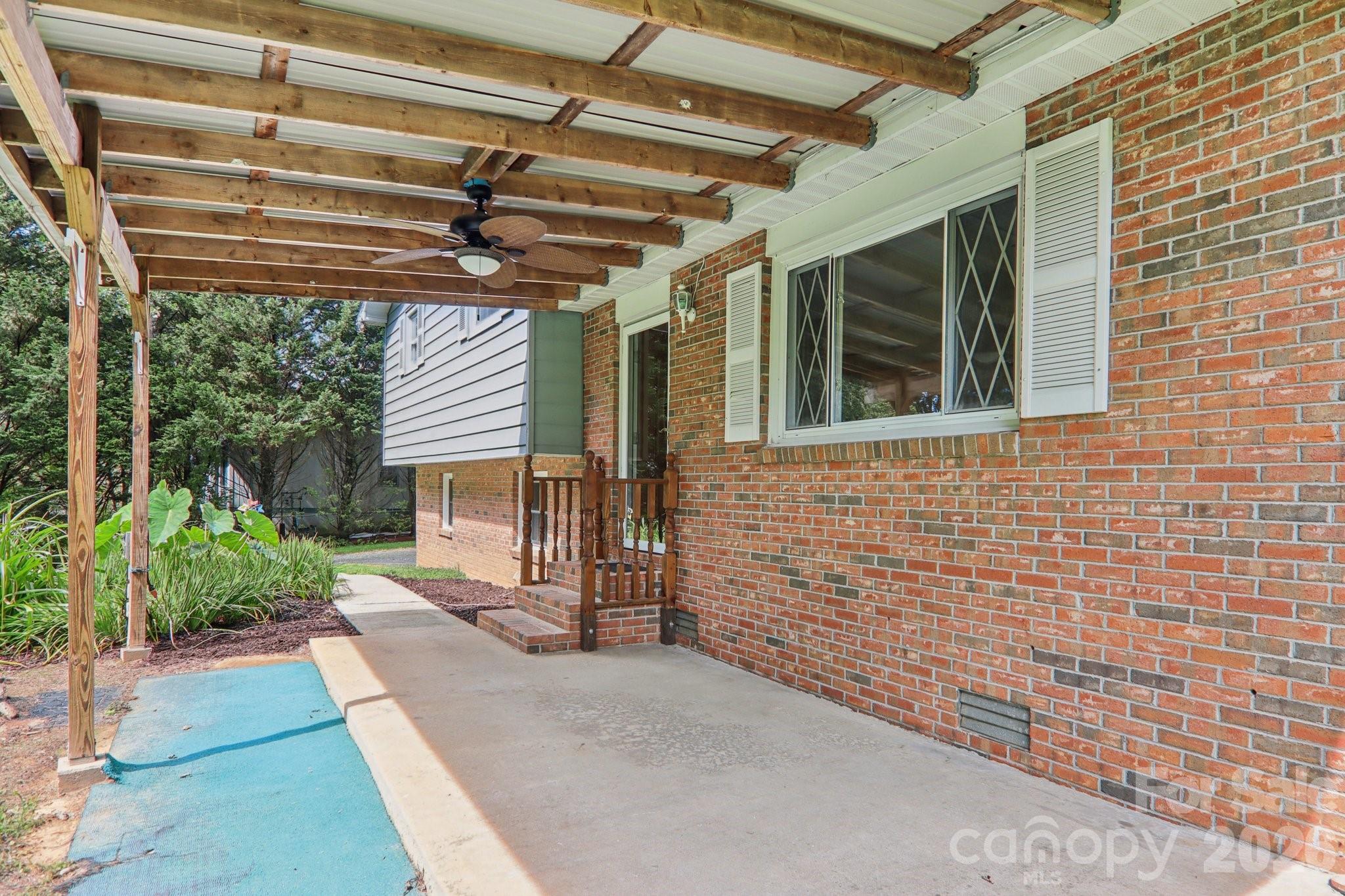 264 Cashdon Drive Mills River NC 28759