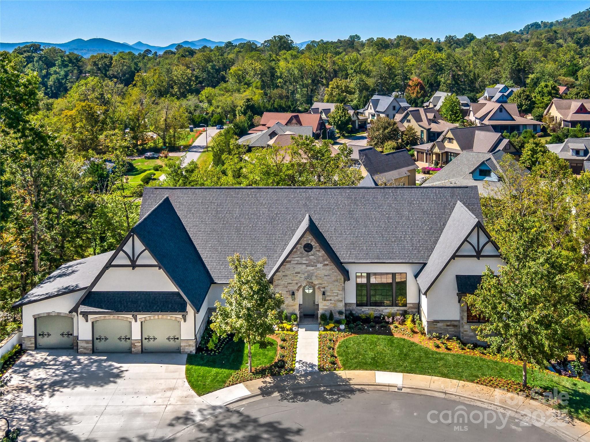 Asheville NC, 21 Evian Court