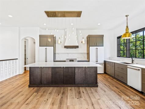 21 Evian Court Asheville NC 28804