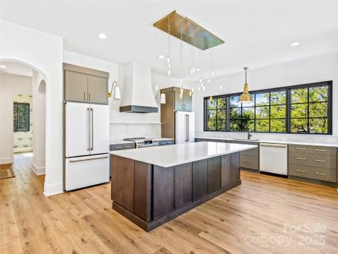 21 Evian Court Asheville NC 28804