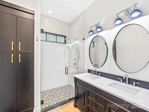 21 Evian Court Asheville NC 28804