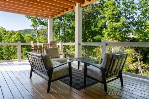 46 Nuthatch Court Fairview NC 28730