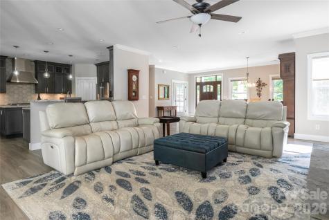 46 Nuthatch Court Fairview NC 28730