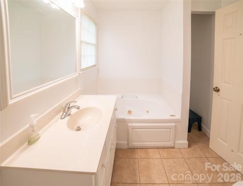 1421 Windsor Street NE Lenoir NC 28645