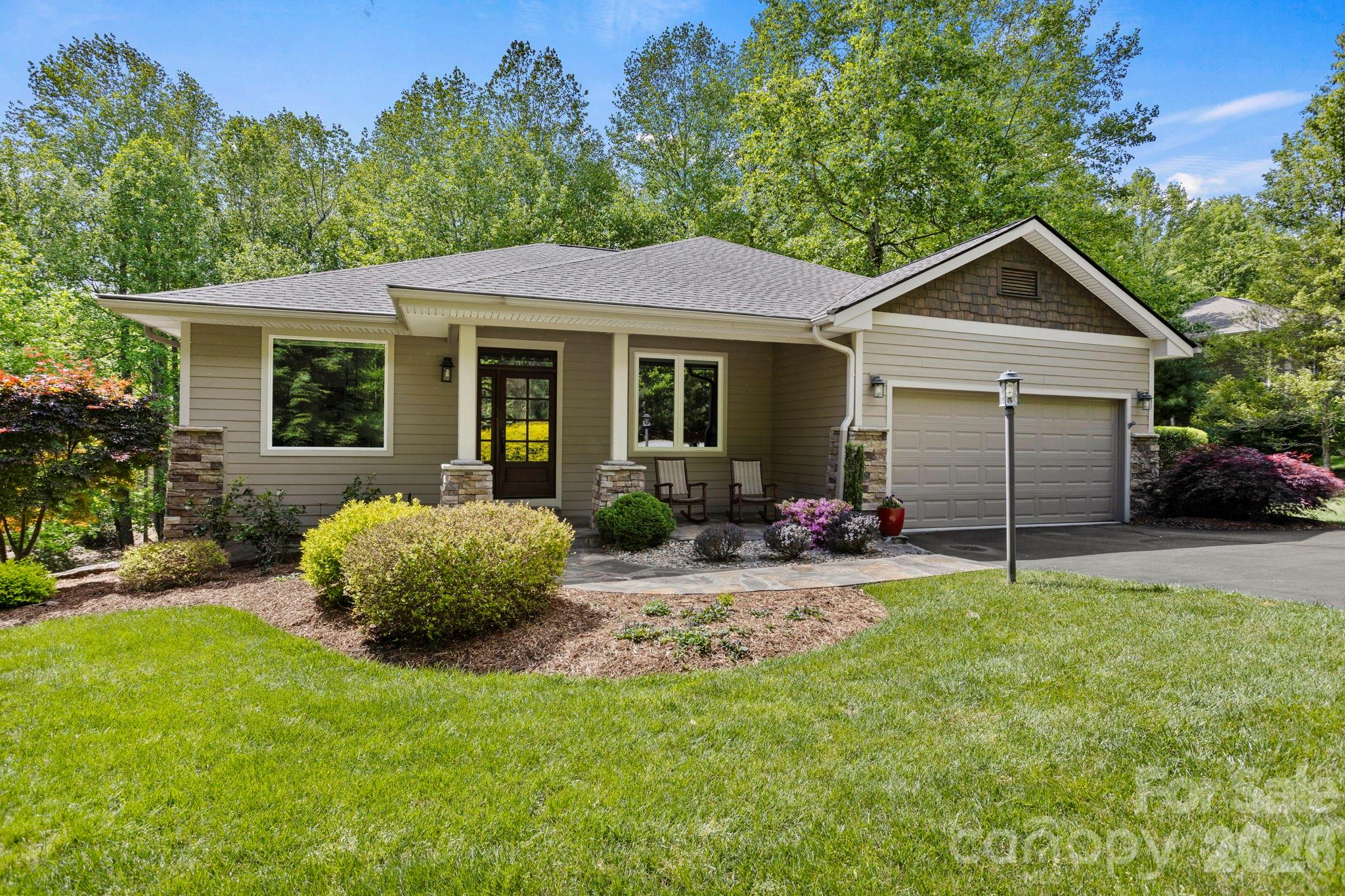 547 Pinnacle Peak Lane Flat Rock NC 28731