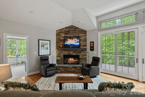 547 Pinnacle Peak Lane Flat Rock NC 28731