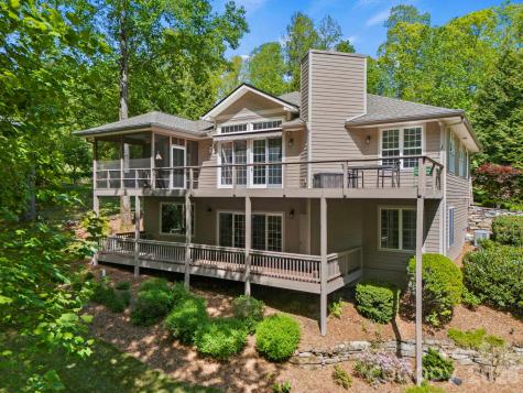 547 Pinnacle Peak Lane Flat Rock NC 28731