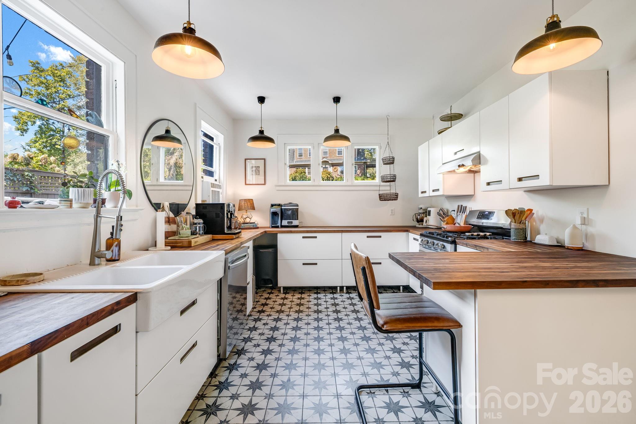 74 Saint Dunstans Circle Asheville NC 28803