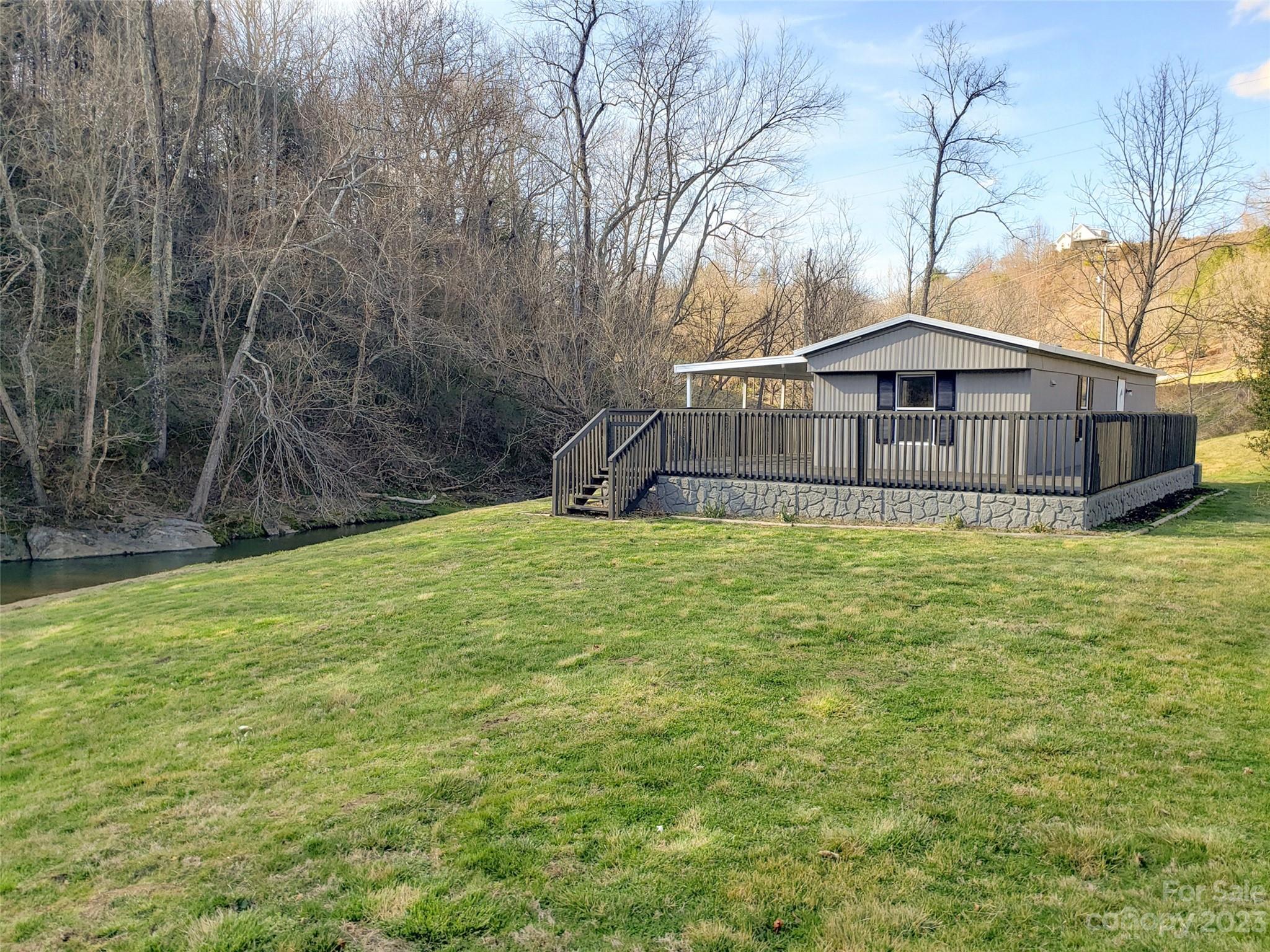 6223 Crabtree Road Clyde NC 28721