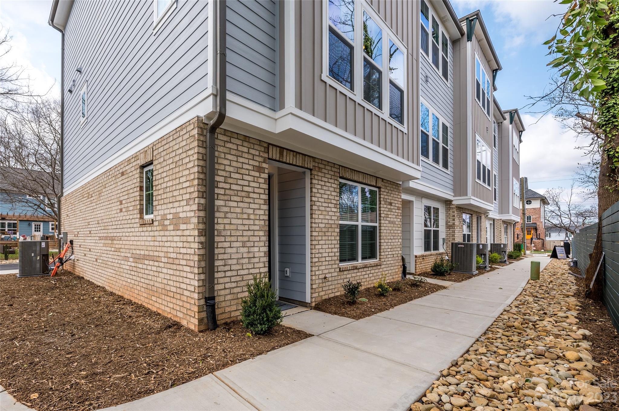 4209 Lomax View Way Charlotte NC 28211