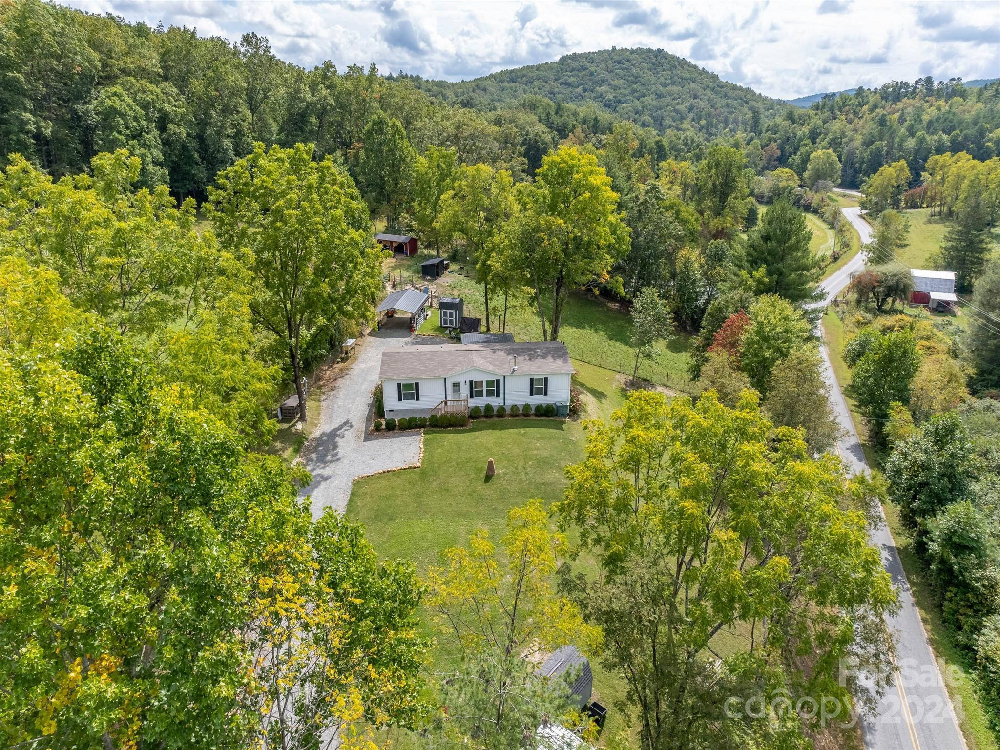 3263 Macedonia Church Road Lake Toxaway NC 28747