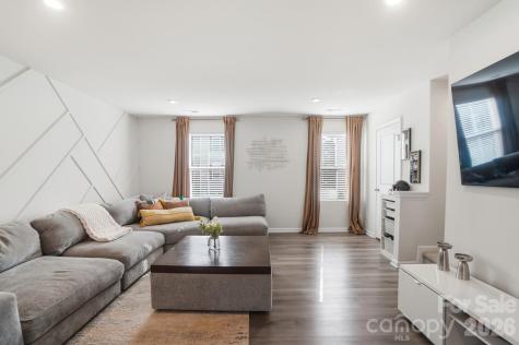 2040 Langer Street Charlotte NC 28214