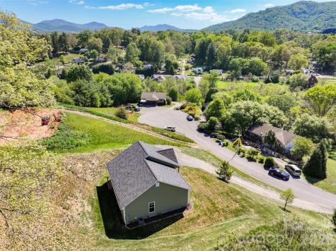 373 Barefoot Ridge Clyde NC 28721