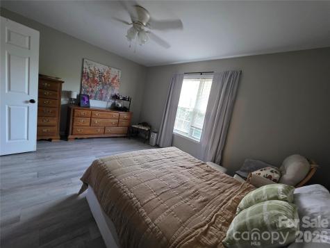 2240 15th Avenue NE Hickory NC 28601