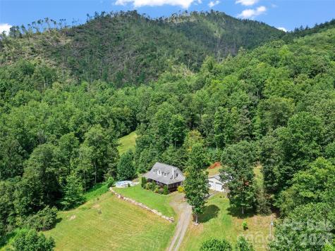 2216 Beans Creek Road Bakersville NC 28705