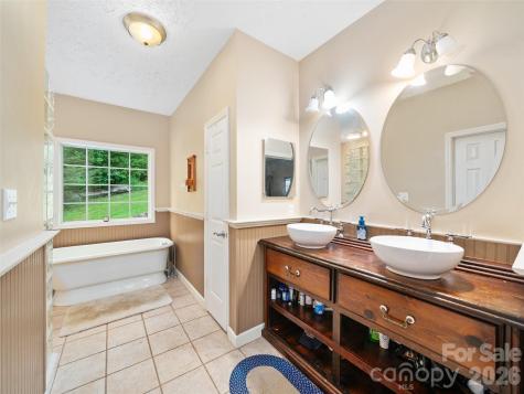 2216 Beans Creek Road Bakersville NC 28705
