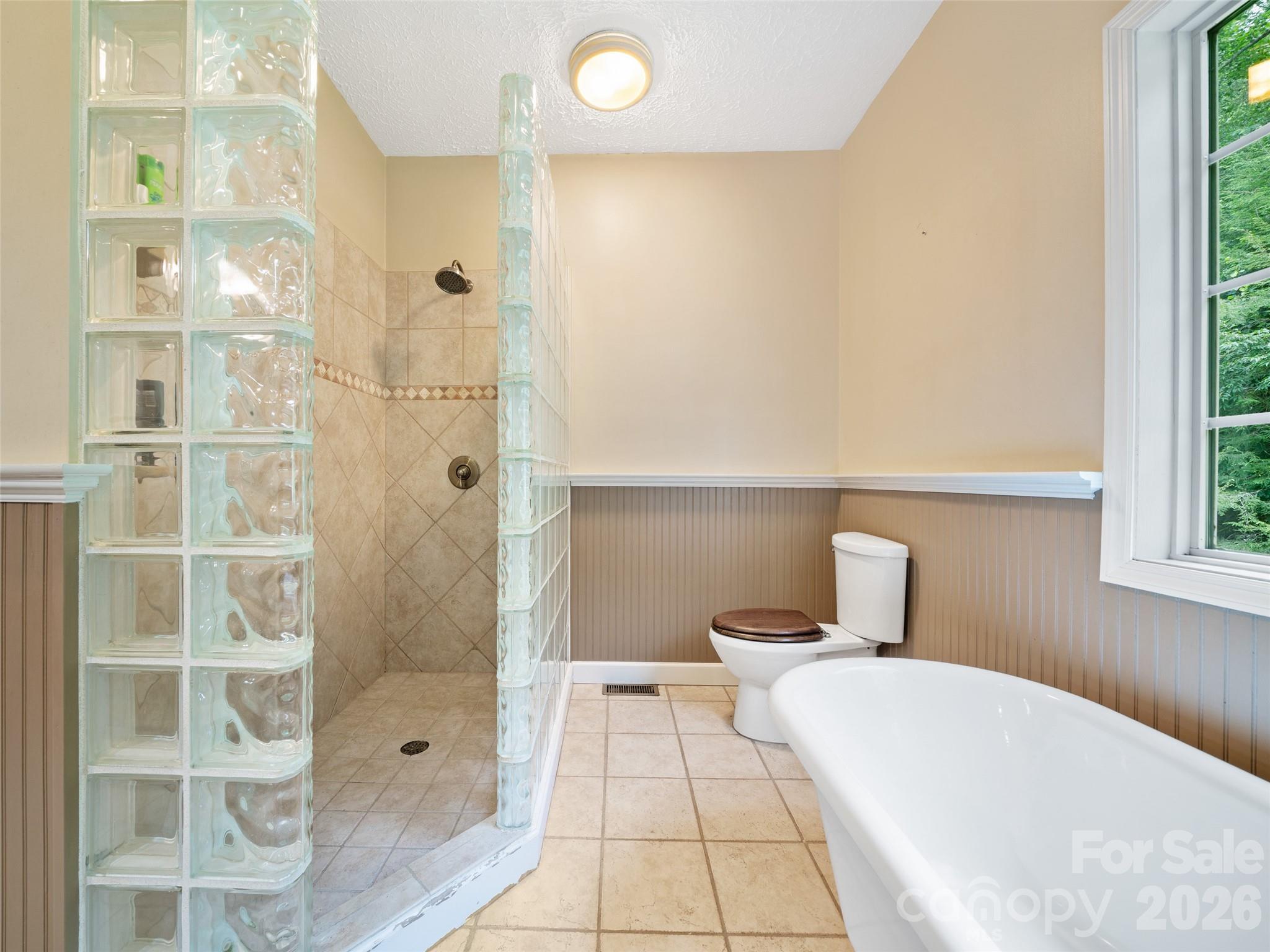 2216 Beans Creek Road Bakersville NC 28705
