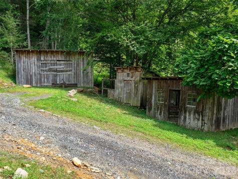 2216 Beans Creek Road Bakersville NC 28705