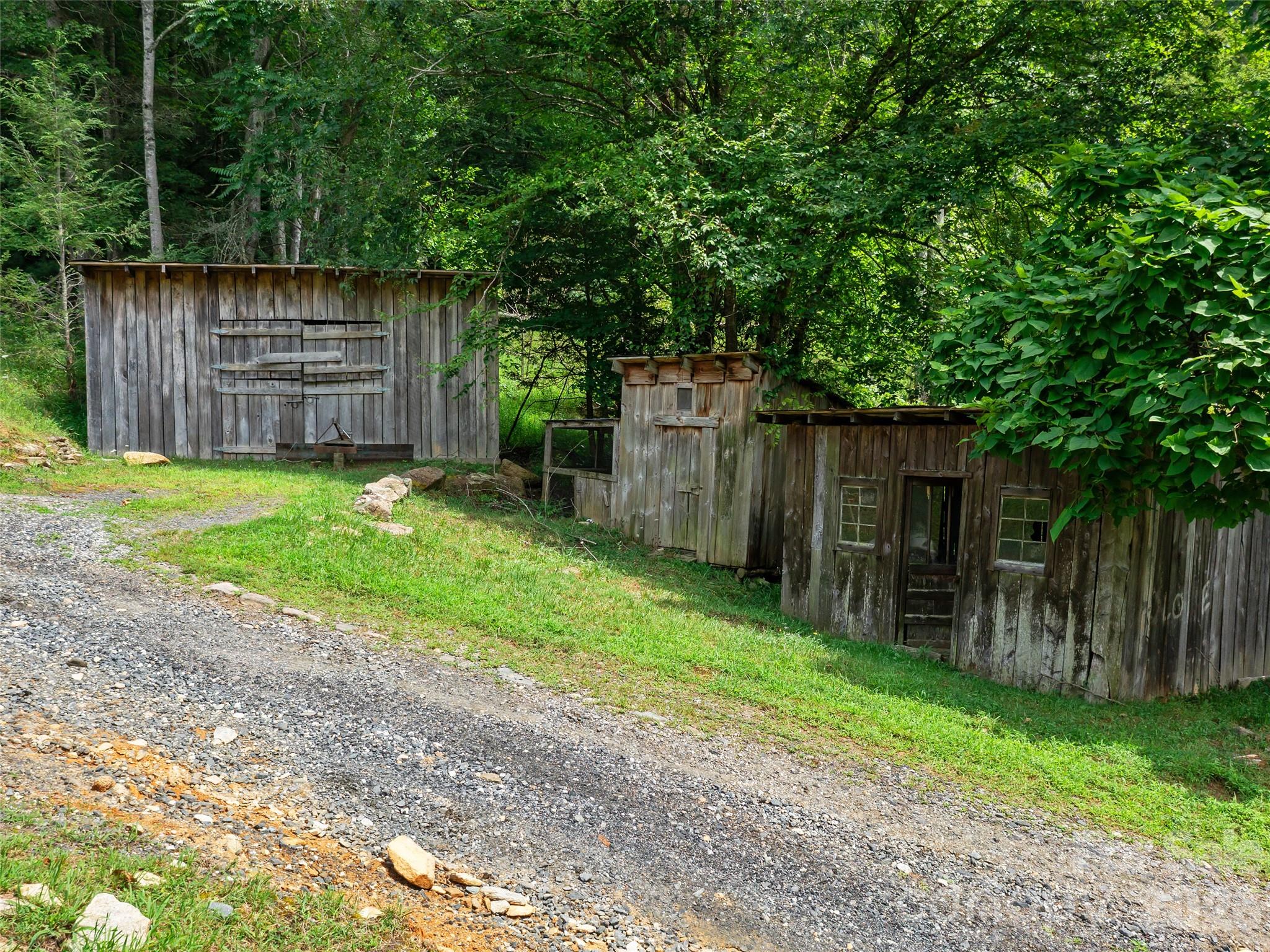 2216 Beans Creek Road Bakersville NC 28705