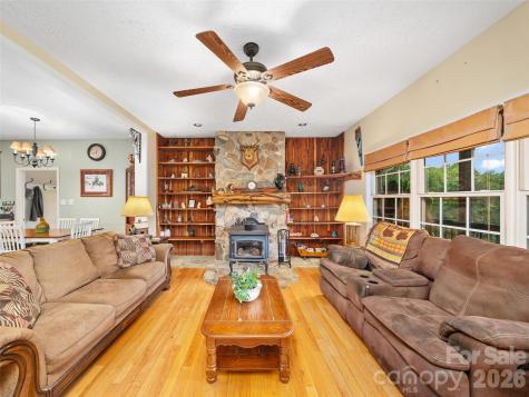 2216 Beans Creek Road Bakersville NC 28705