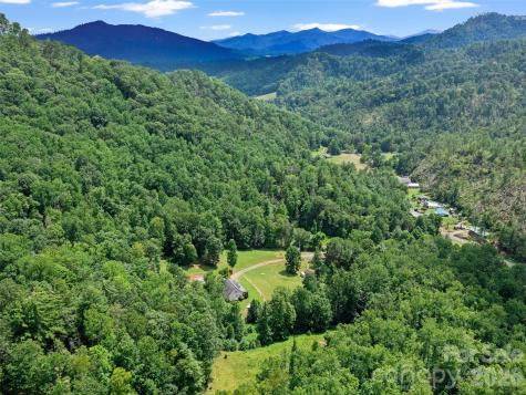 2216 Beans Creek Road Bakersville NC 28705