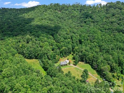 2216 Beans Creek Road Bakersville NC 28705