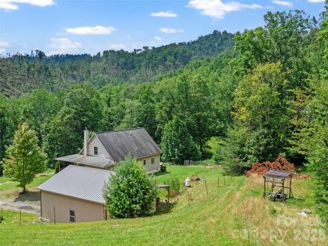 2216 Beans Creek Road Bakersville NC 28705