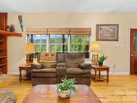 2216 Beans Creek Road Bakersville NC 28705