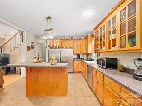 2216 Beans Creek Road Bakersville NC 28705