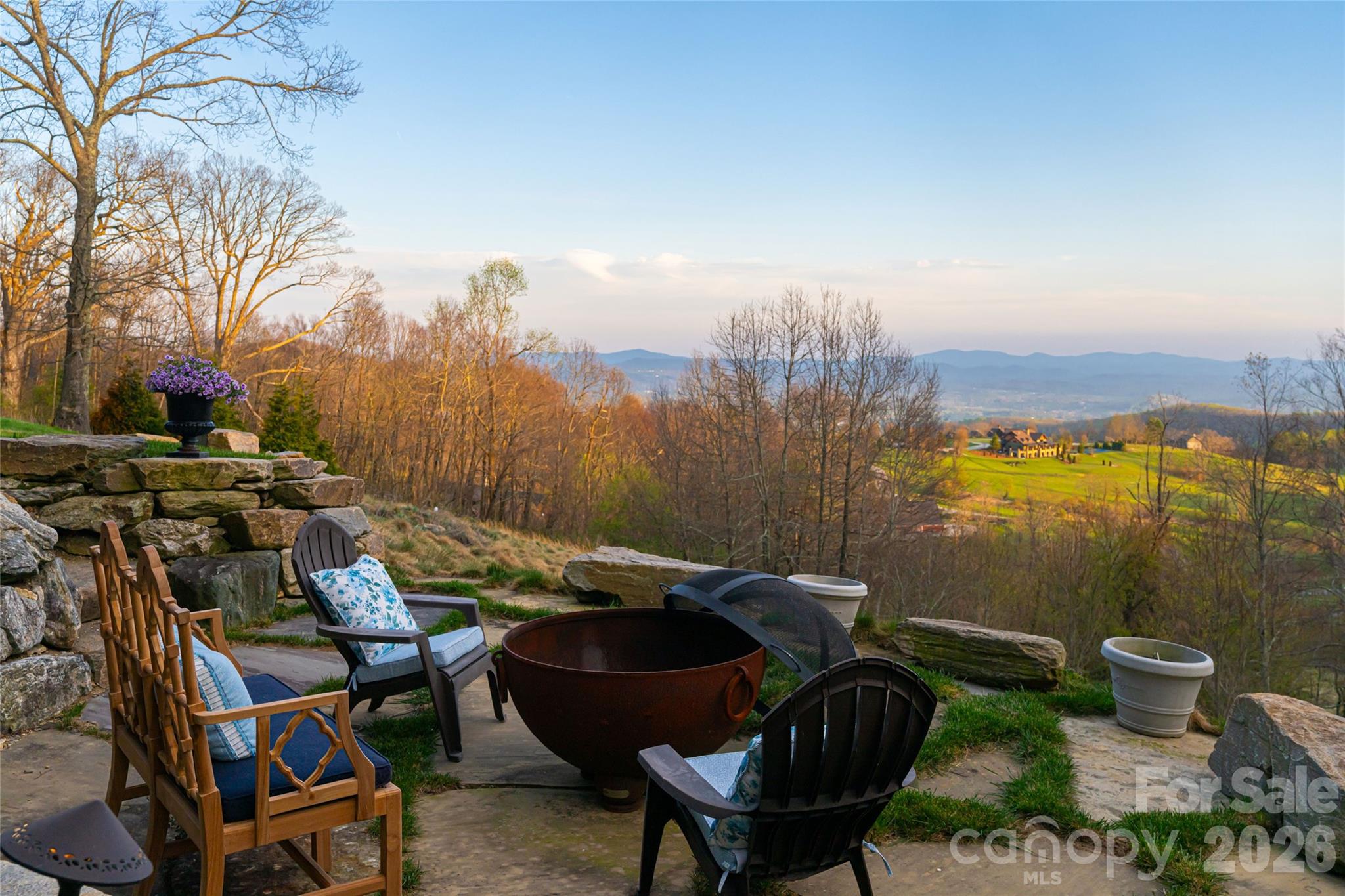 89 N Snow Ridge Drive Hendersonville NC 28792