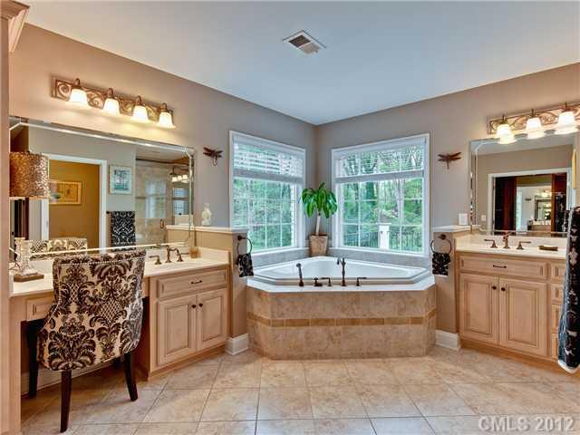 5048 Sharon Woods Lane Charlotte NC 28210