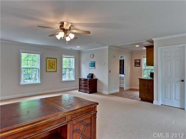 5048 Sharon Woods Lane Charlotte NC 28210