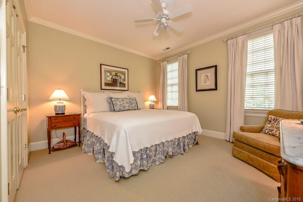 5124 Fairlawn Crescent Court Charlotte NC 28226