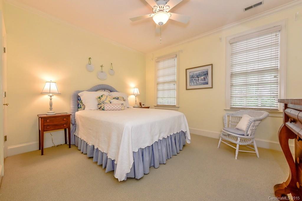 5124 Fairlawn Crescent Court Charlotte NC 28226