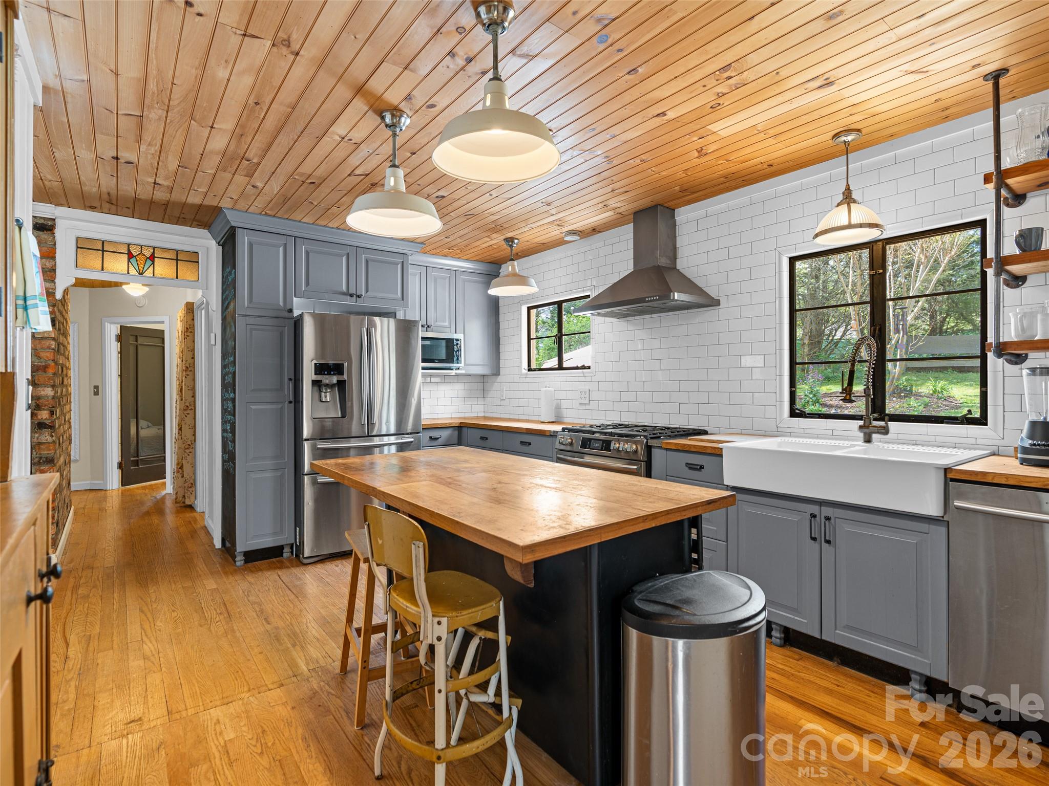 686 New Haw Creek Road Asheville NC 28805