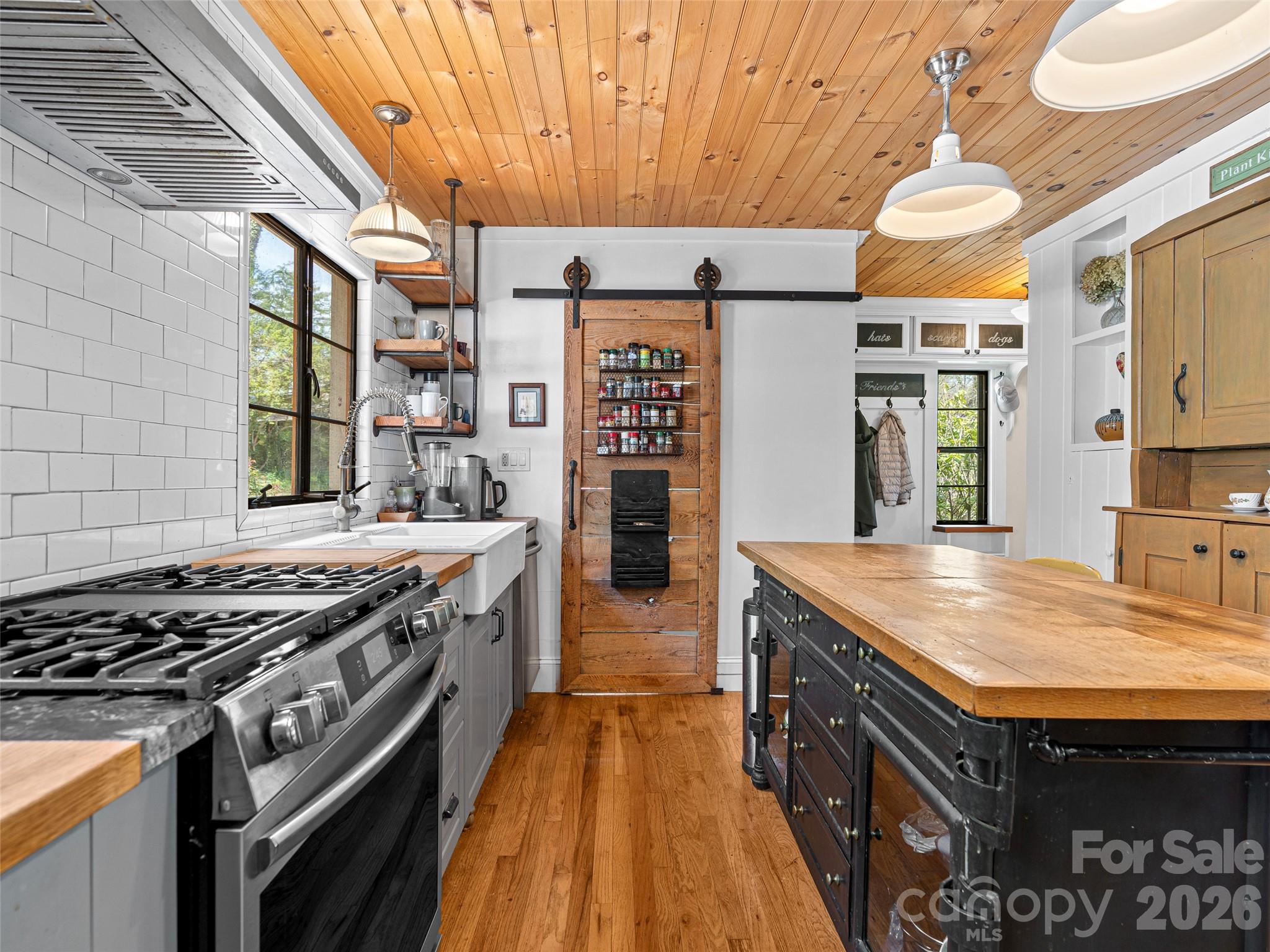 686 New Haw Creek Road Asheville NC 28805