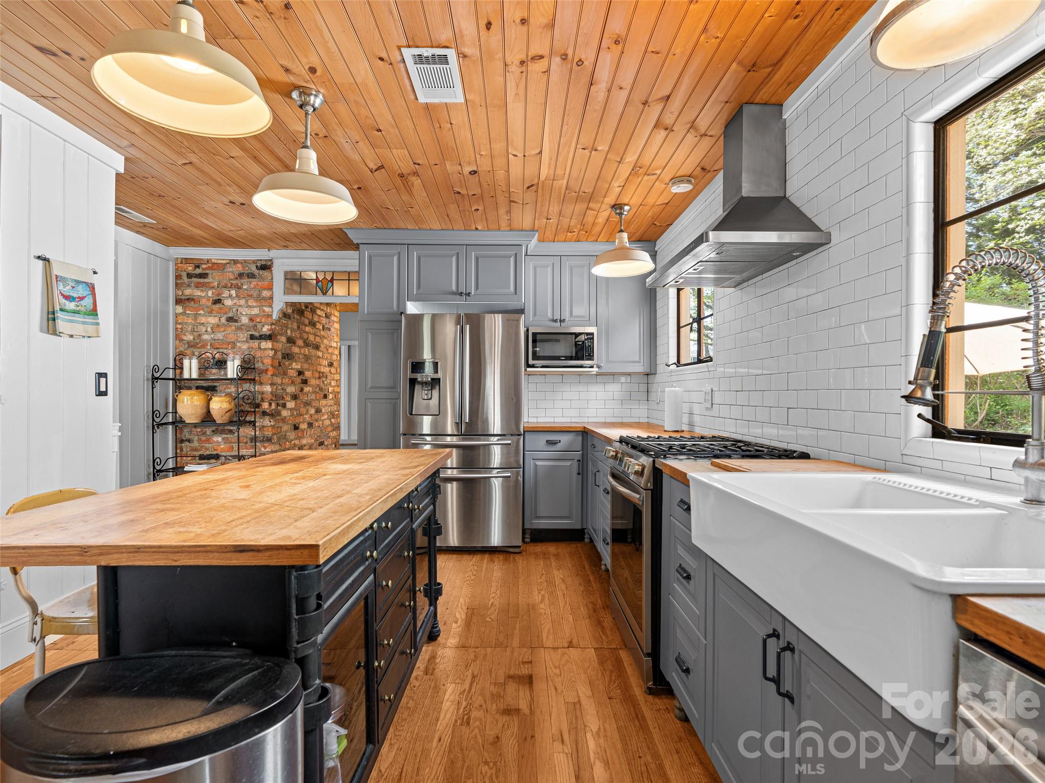 686 New Haw Creek Road Asheville NC 28805