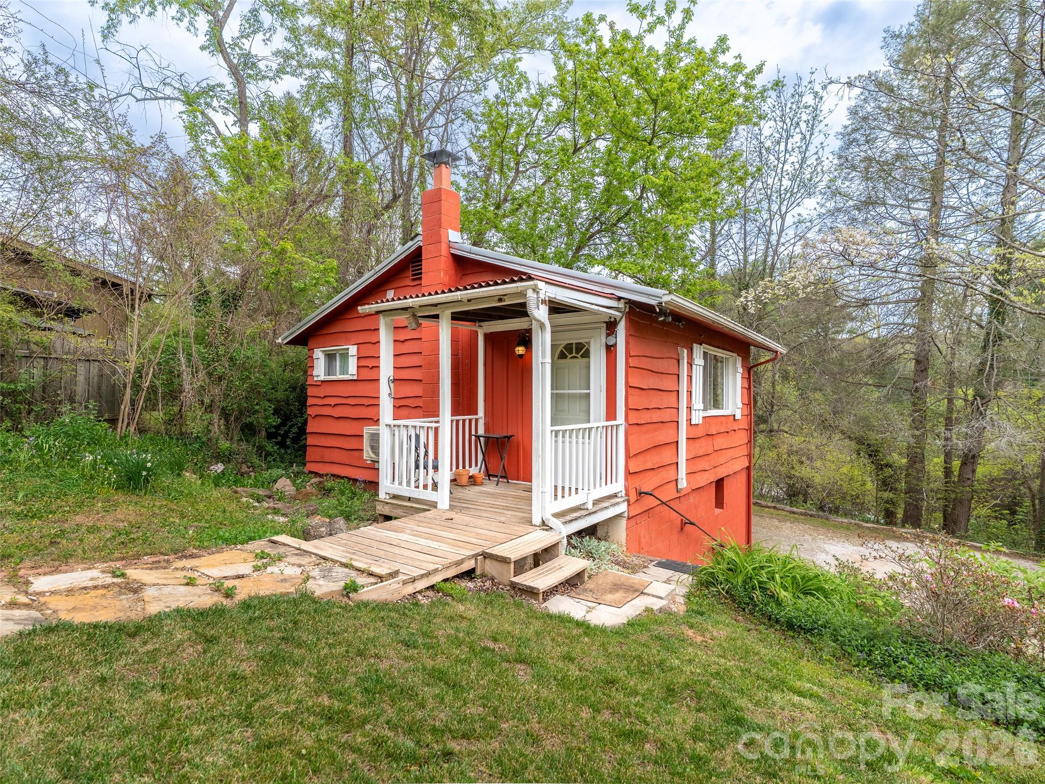 686 New Haw Creek Road Asheville NC 28805