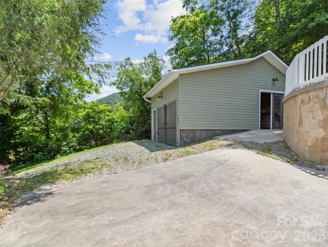 189 Poverty Branch Road Barnardsville NC 28709