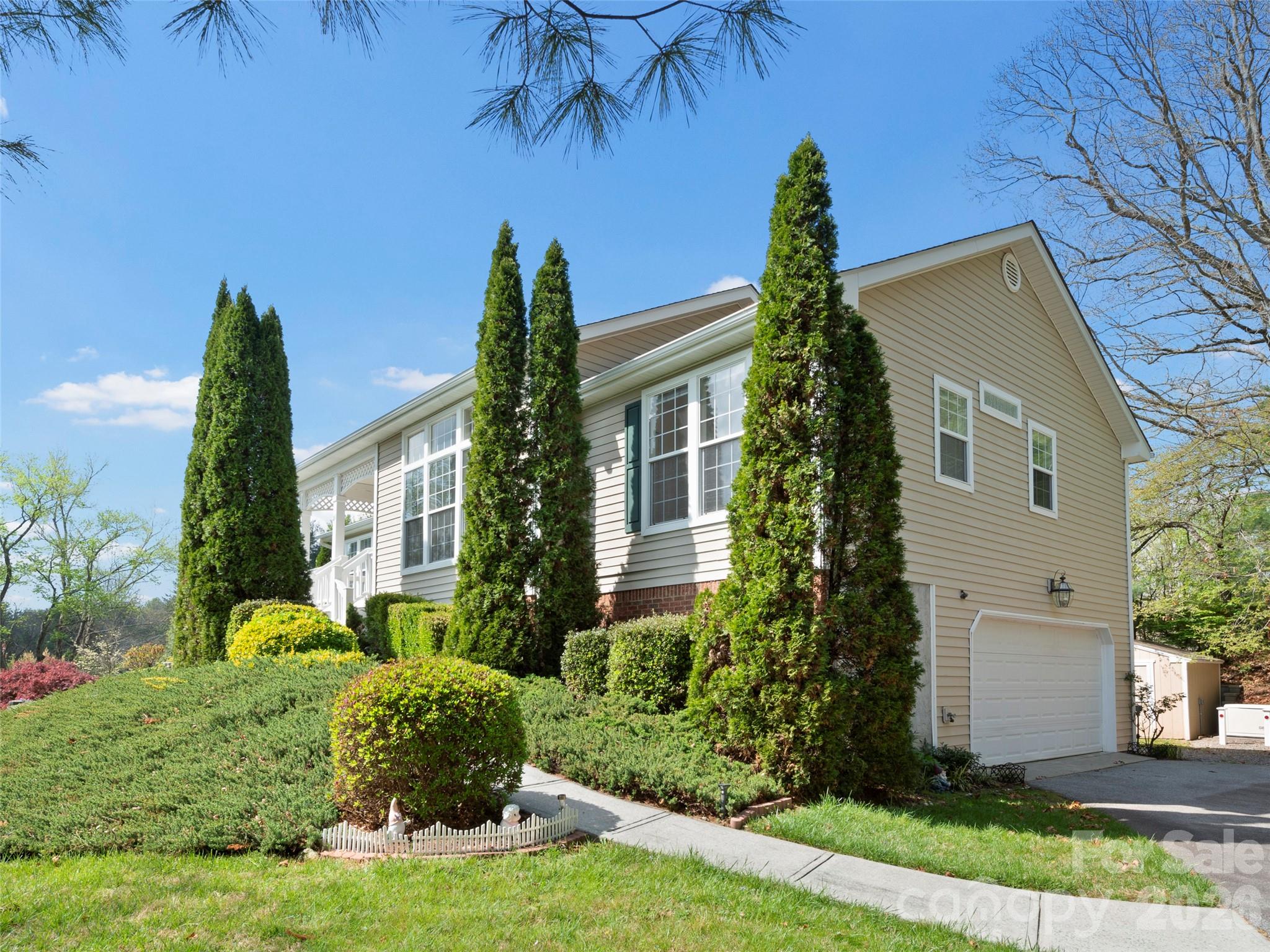 21 Old Applewood Lane Hendersonville NC 28739