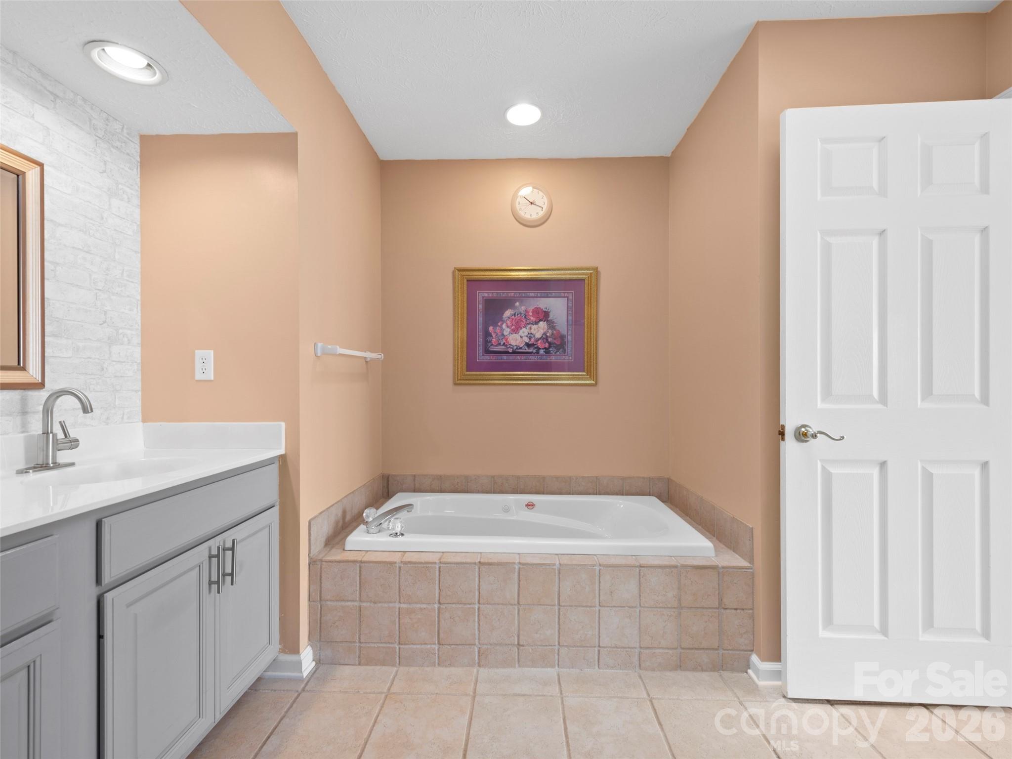21 Old Applewood Lane Hendersonville NC 28739
