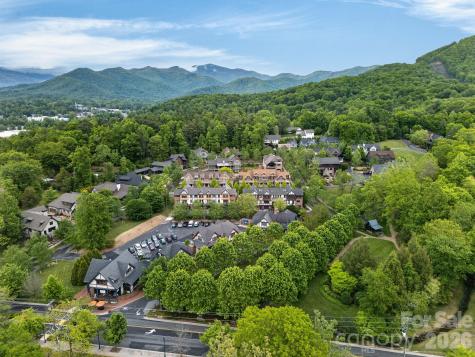 18 Wordsworth Road Black Mountain NC 28711