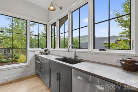 18 Wordsworth Road Black Mountain NC 28711